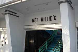 Wet Willie's is a good place for burgers, french fries and beer!