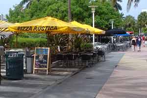 Pizza Rustica - the best place for pizza plus people's watching!