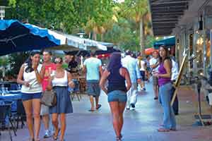 Women Walking with a Dog on Lincoln Road. What to wear in South Beach Miami. Miami packing list.